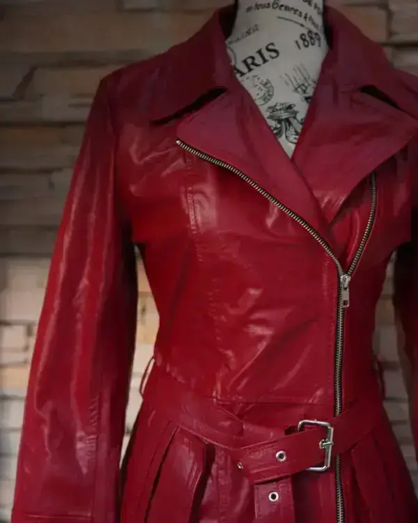 Trench de cuero Modelo Moo rojo